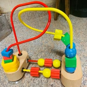 Mellissa and Doug shapes sorter